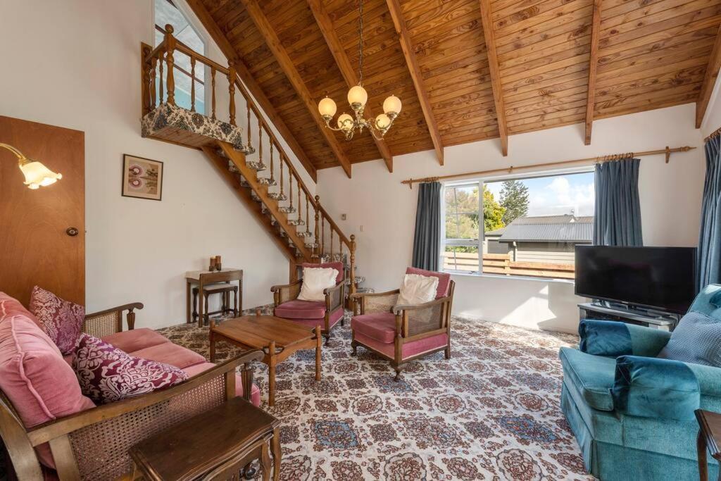 Charming Hideaway Villa Taupo Luaran gambar